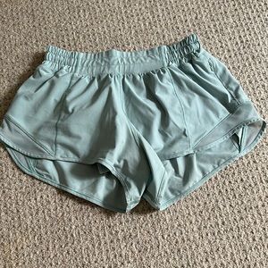 lululemon low rise hotty hot shorts 2.5 inch, size 4, color teal